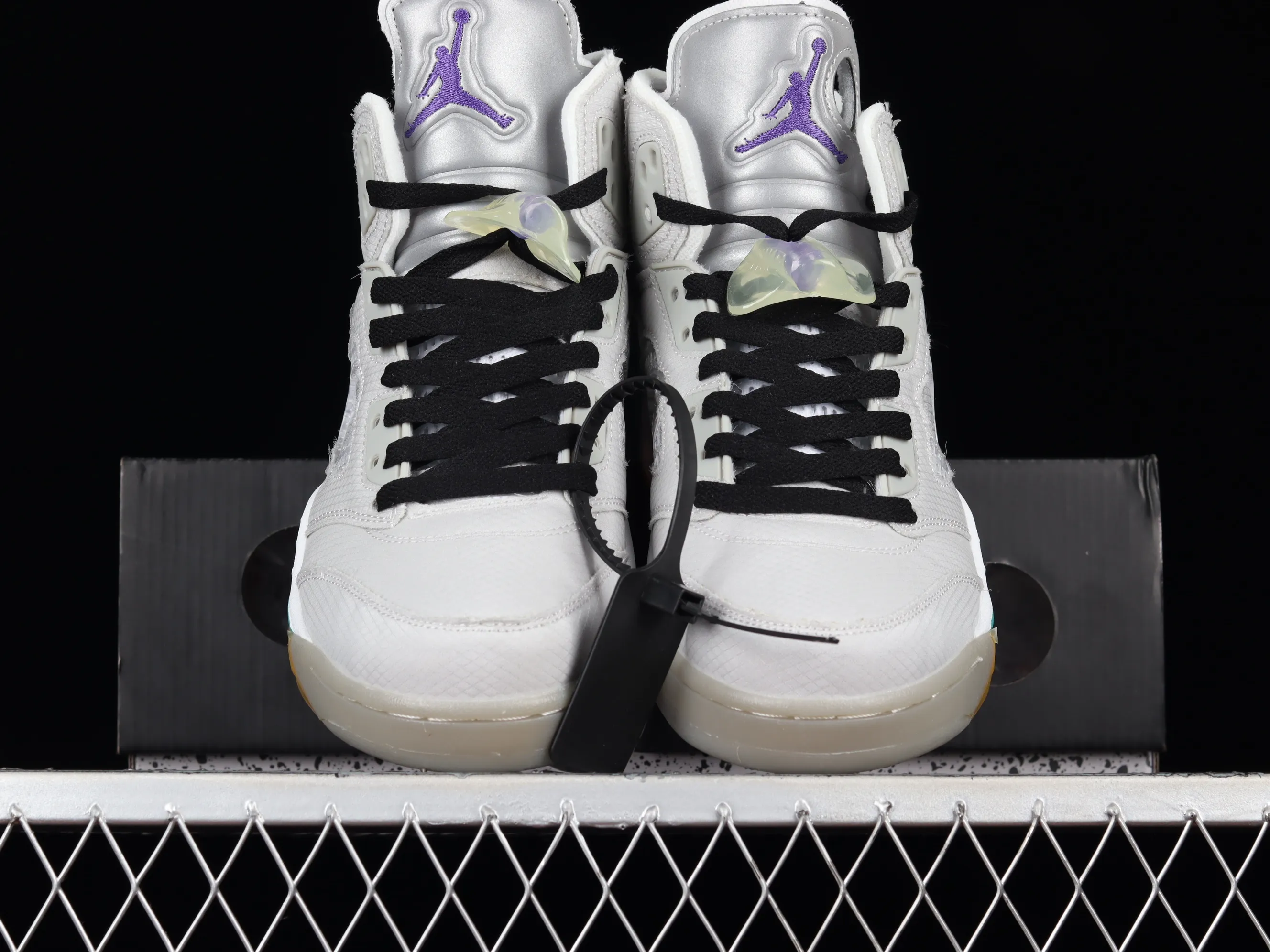 All categories Air Jordan Jordan series basketball shoes Air Jordan 5 OF x Air Jordan 5 Retro SP AJ5 Joe 5 joint model Grape Gray CT8480-105